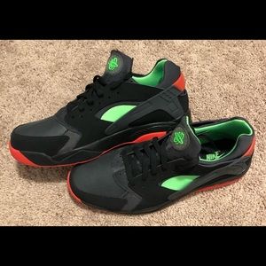 Nike Flight Huarache Low (Brand New), Mens Size 13